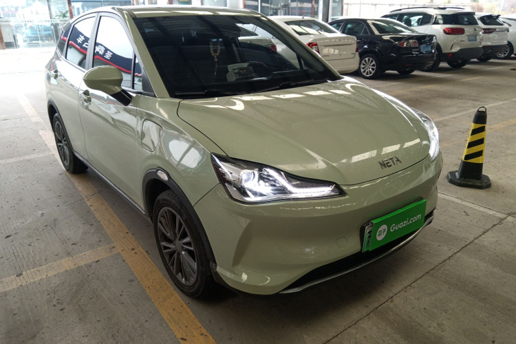 哪吒汽车 哪吒V 2022款 潮 400 Lite车身外观3