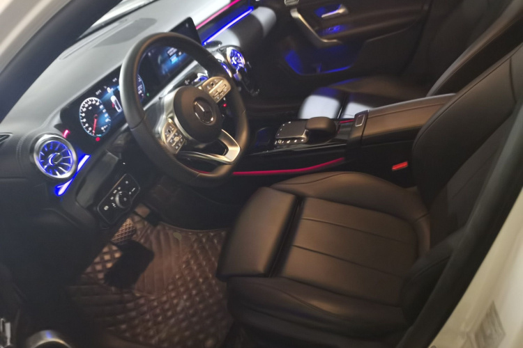 奔驰A级 2022款 改款 A 200 L 运动轿车时尚型中控内饰19