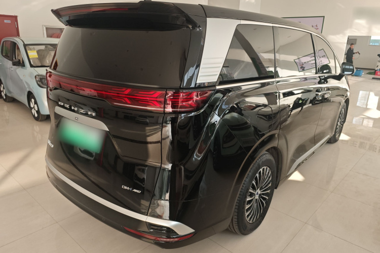 腾势D9 2024款 DM-i 980 四驱尊贵型车身外观7