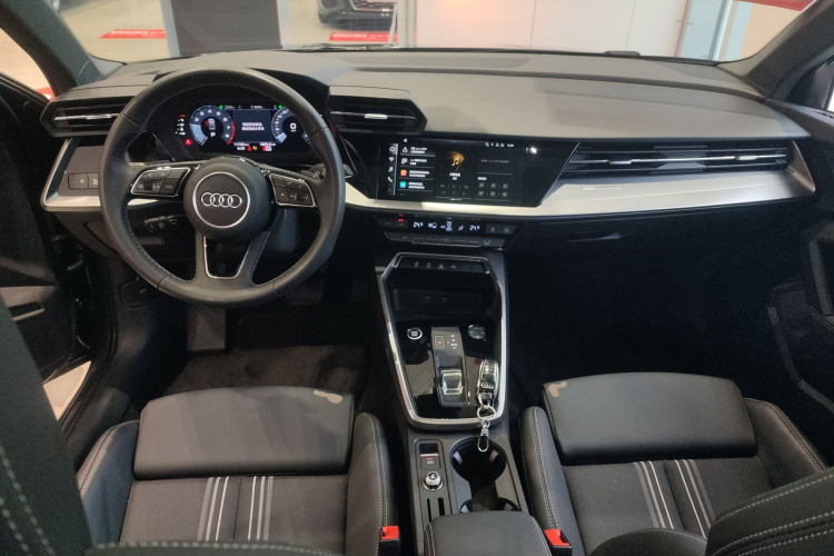 奥迪A3 2024款 A3L Limousine 35 TFSI 时尚运动型中控内饰12