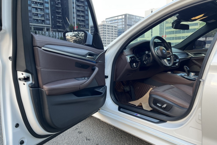 宝马5系新能源 2022款 改款 535Le M运动套装中控内饰7003