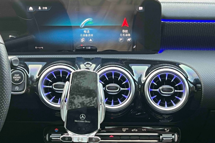 奔驰A级 2022款 改款三 A 200 L 运动轿车时尚型中控内饰7001