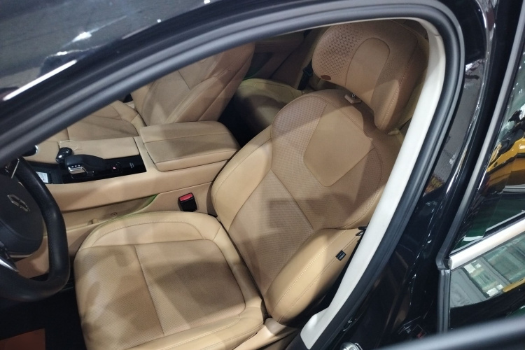 鸿蒙智行 问界M5 2022款 增程四驱至臻版中控内饰19