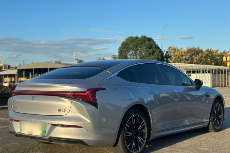 哪吒汽车 哪吒S 2023款 纯电 520km 后驱版车身外观6001