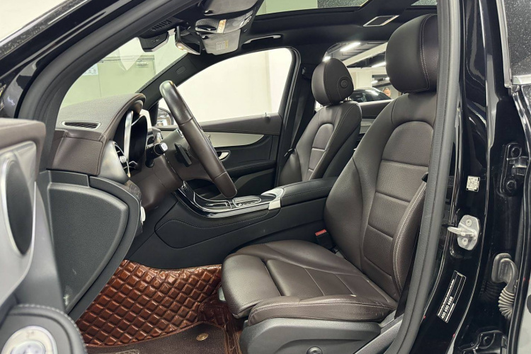 奔驰GLC 2020款 GLC 260 L 4MATIC 动感型中控内饰7007