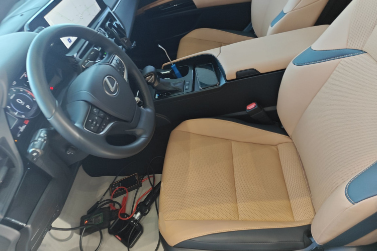 雷克萨斯ES 2023款 200 卓越版中控内饰19