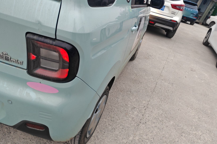 吉利银河 2023款 熊猫mini 200km 灵动熊车身外观9