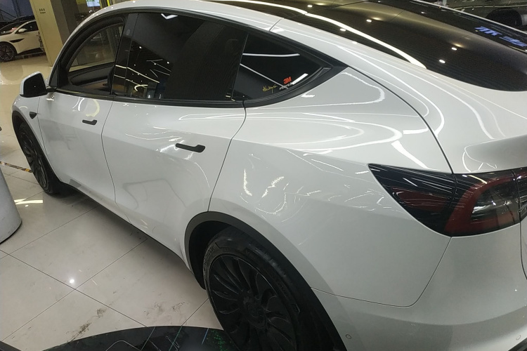 特斯拉 Model Y 2022款 改款 后轮驱动版车身外观4