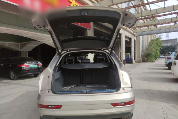 奥迪Q3 2018款 30周年年型 30 TFSI 时尚型机舱底盘23