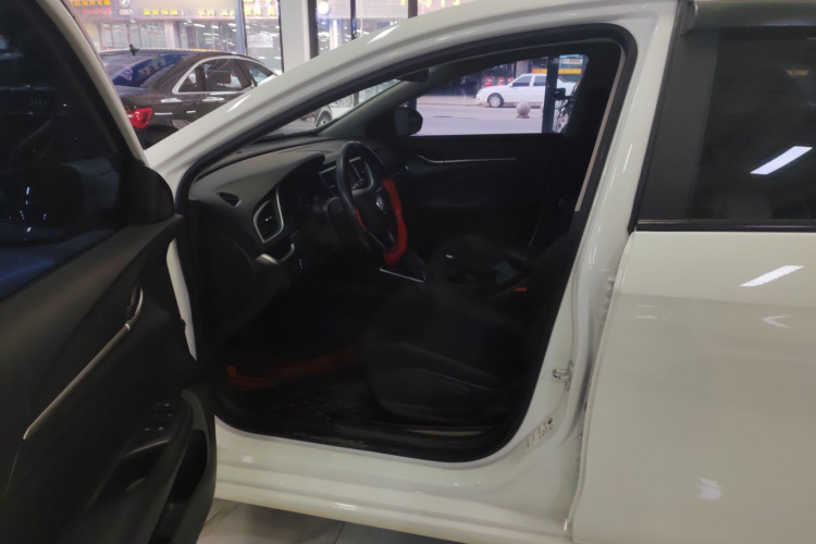 别克 英朗 2021款 改款 典范 1.5L 自动精英型中控内饰7002