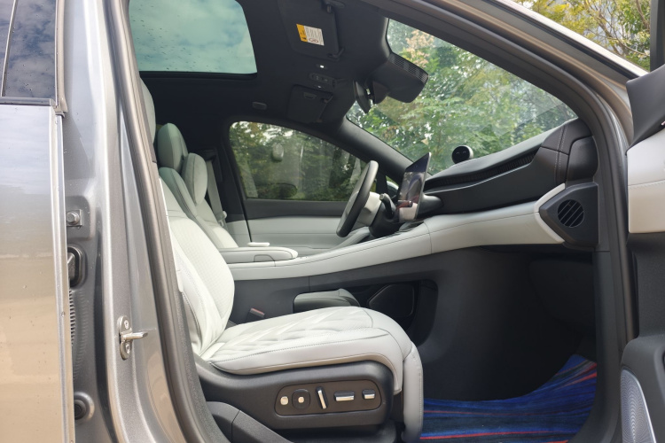 蔚来ES6 2025款 75kWh中控内饰7012