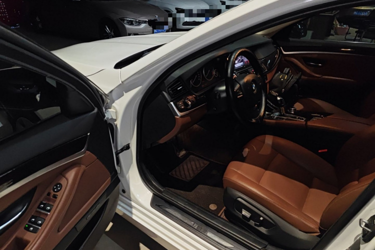 宝马5系 2017款 525Li 领先型中控内饰20