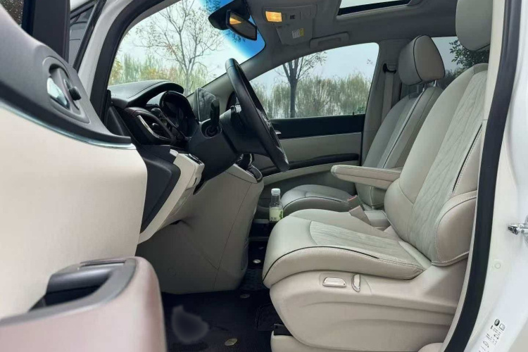 别克GL8 2022款 陆上公务舱 652T 豪华型中控内饰7001