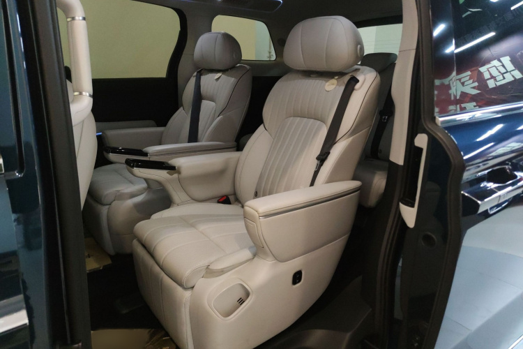 岚图汽车 岚图梦想家 2025款 PHEV 四驱旗舰鲲鹏版中控内饰7004