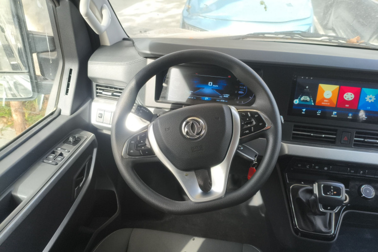 东风御风 御风 2023款 V9+ 2.0T 自动前驱多功能中轴中顶7/8/9座中控内饰13