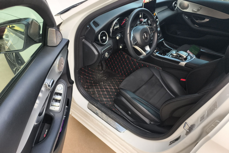 奔驰C级 2018款 C 200 运动版中控内饰20