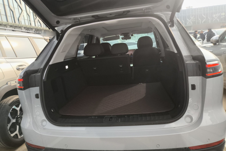 奇瑞 风云T9 2024款 120 长续航版标准型 5座 三元锂机舱底盘23