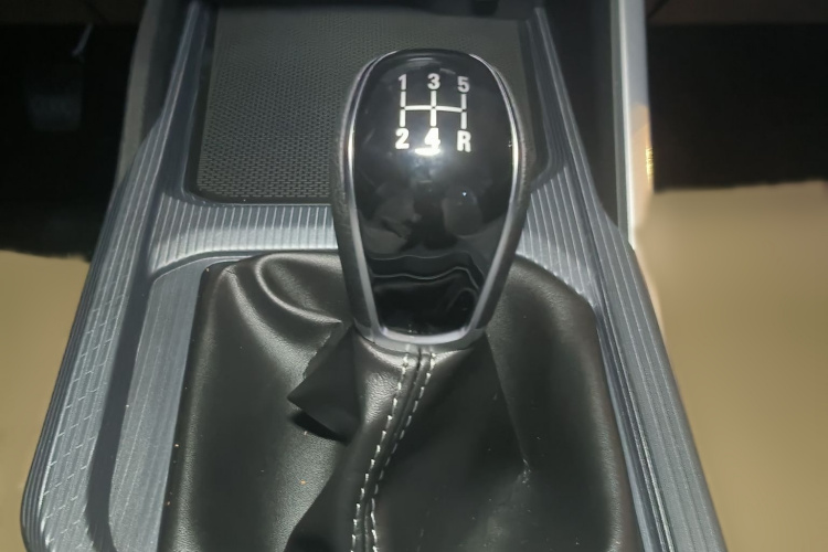 吉利汽车 帝豪 2026款 第4代 400万纪念款 1.5L 手动超越型局部细节18