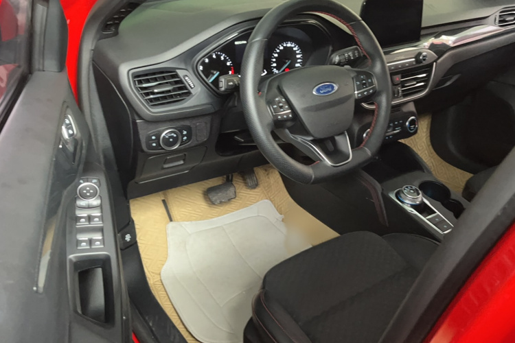 福特 福克斯 2020款 两厢 EcoBoost 180 自动ST Line中控内饰7001