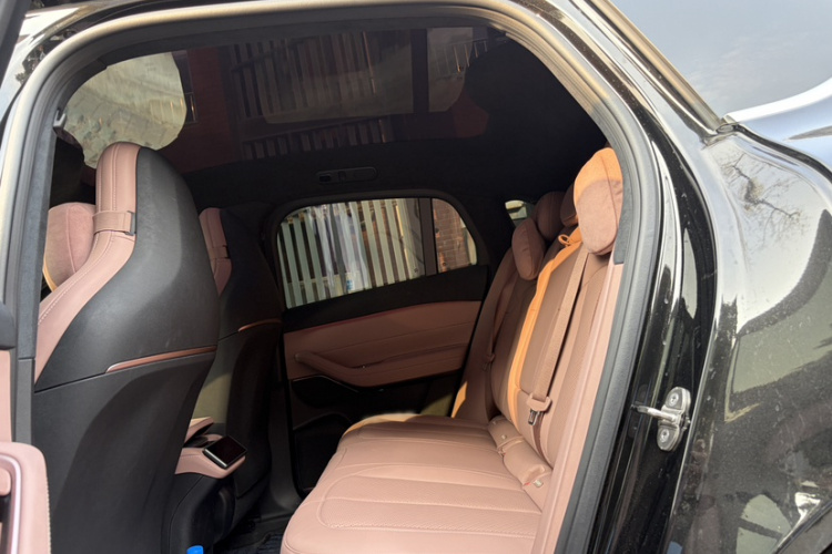 蔚来EC6 2024款 75kWh中控内饰7003