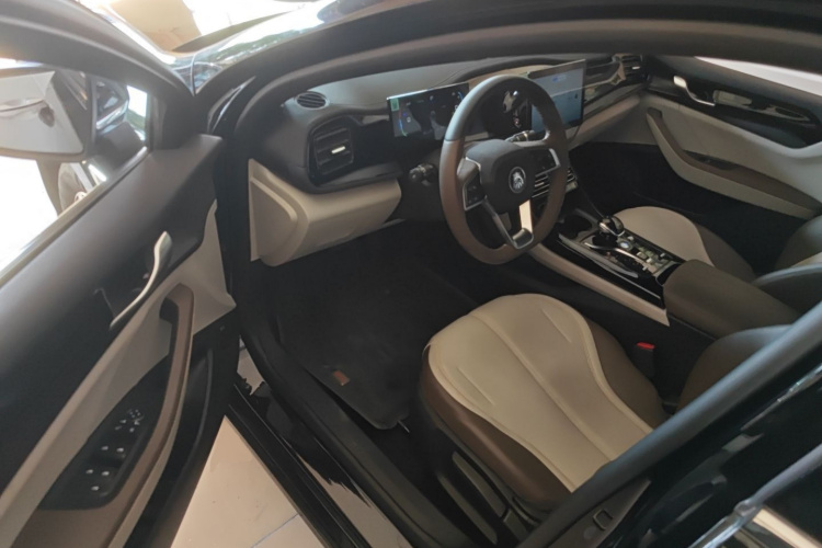 比亚迪 秦PLUS 2023款 冠军版 DM-i 55KM领先型中控内饰7003