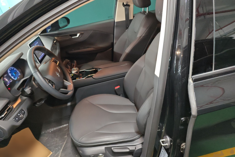 红旗E-QM5 2023款 改款 基础出行版中控内饰19