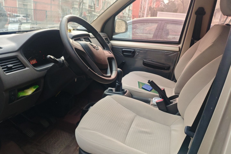 五菱汽车 五菱荣光 2019款 1.2L S 厢式运输车标准型5座中控内饰19