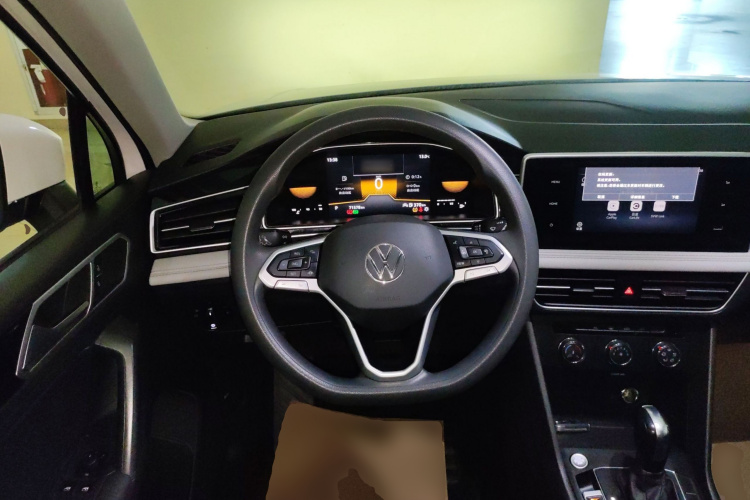 大众 途观L 2022款 330TSI 自动两驱舒享版中控内饰13