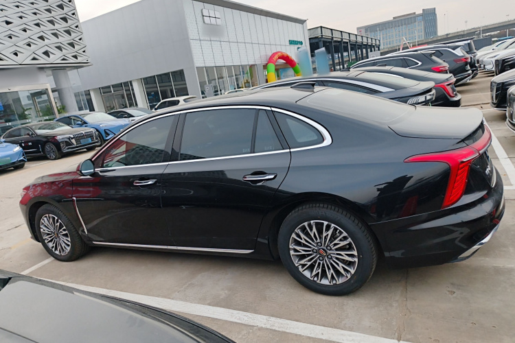 红旗H5 2023款 1.5T DCT智联旗韵版车身外观4