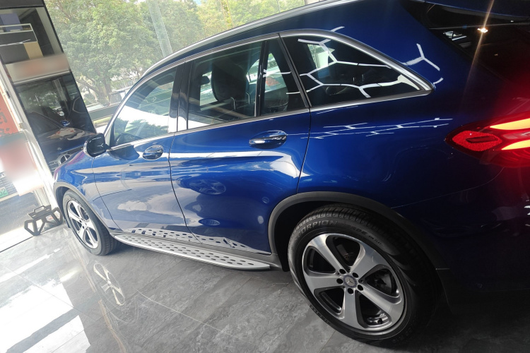 奔驰GLC 2016款 GLC 300 4MATIC 动感型车身外观4