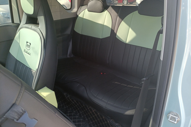 吉利银河 2023款 熊猫mini 200km 耐力熊中控内饰21