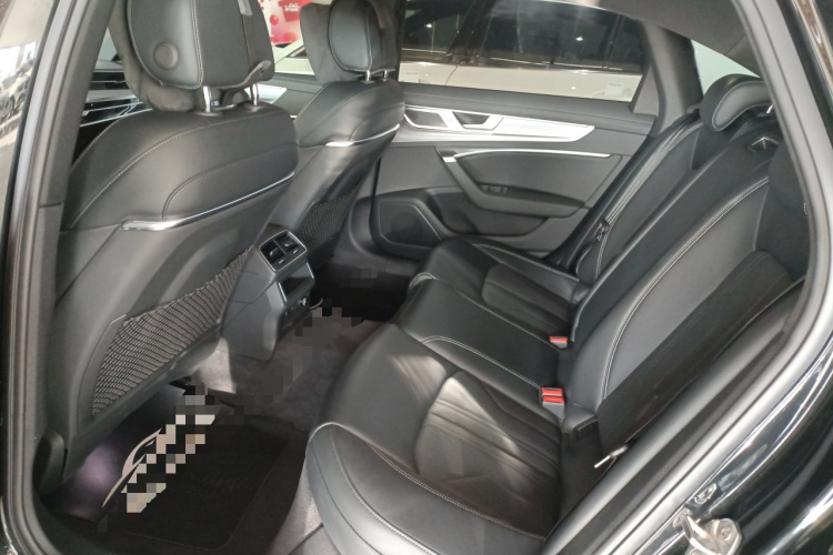 奥迪A6L 2025款 改款 40 TFSI 豪华动感型中控内饰21