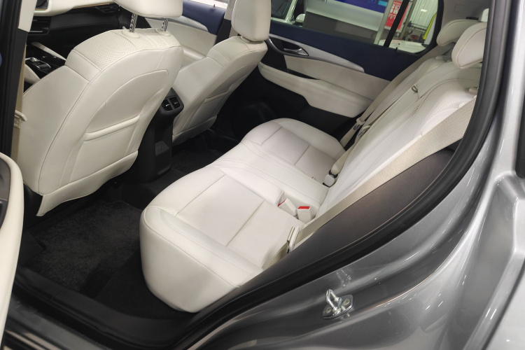 别克 2024款 昂科威Plus 四驱Avenir艾维亚中控内饰7003