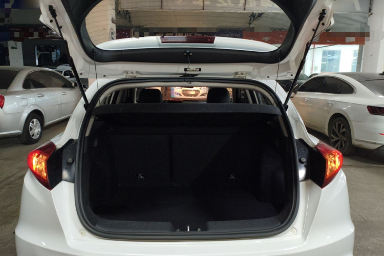 长安 逸动 2016款 XT 1.6L 手动俊酷型机舱底盘23