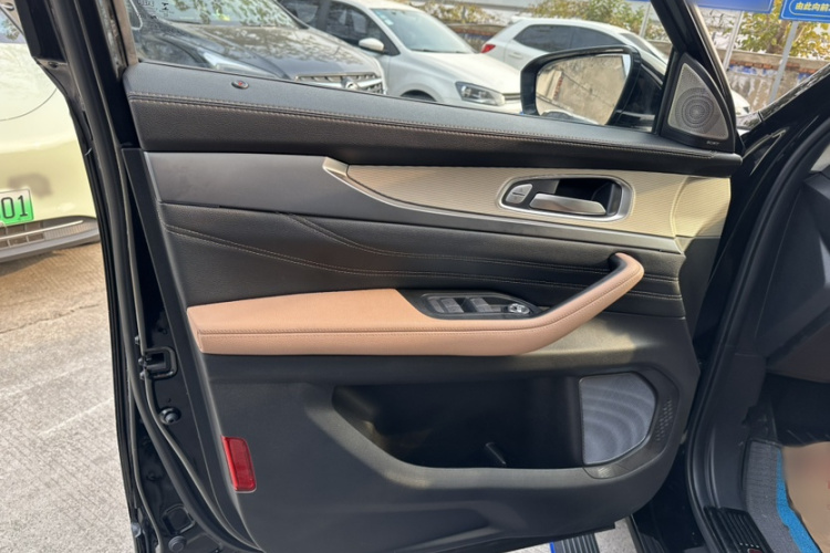 星途揽月 2022款 探享版 400T 四驱星享 5座局部细节16