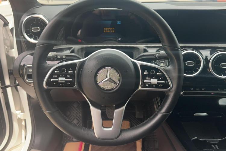 奔驰A级(进口) 2021款 A 200 动感型局部细节13