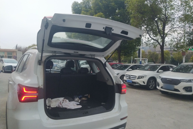 荣威RX5 2022款 330TGI 自动国潮版机舱底盘23