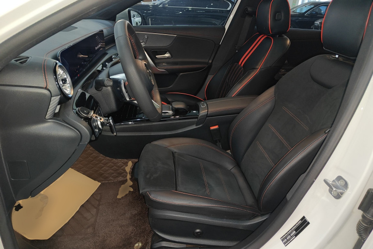 奔驰A级 2023款 A 200 L 时尚型中控内饰19