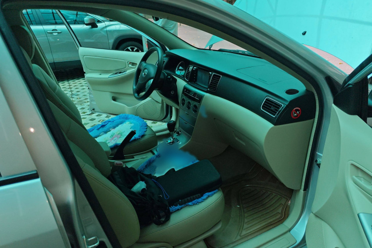 丰田 花冠 2013款 1.6L 自动豪华版局部细节9005