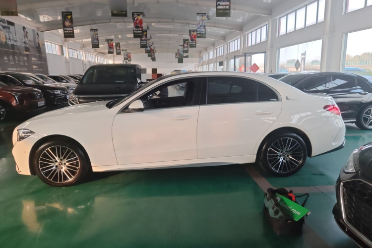 奔驰C级 2024款 改款 C 260 L 运动版车身外观4