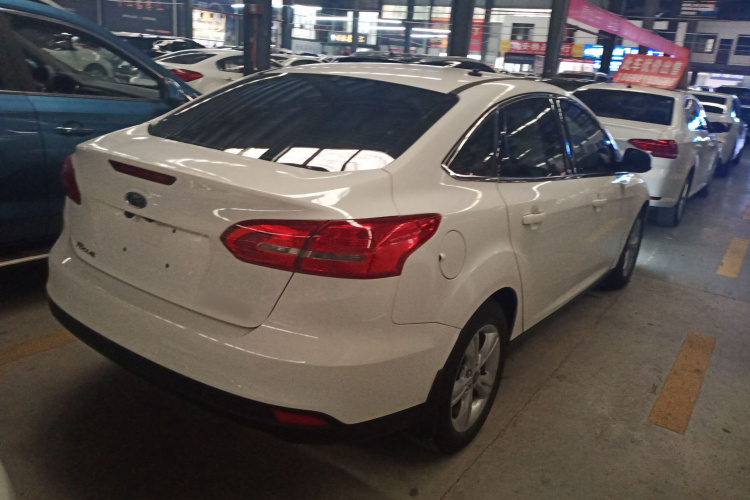 福特 福克斯 2018款 三厢经典 1.6L 自动舒适型智行版车身外观7