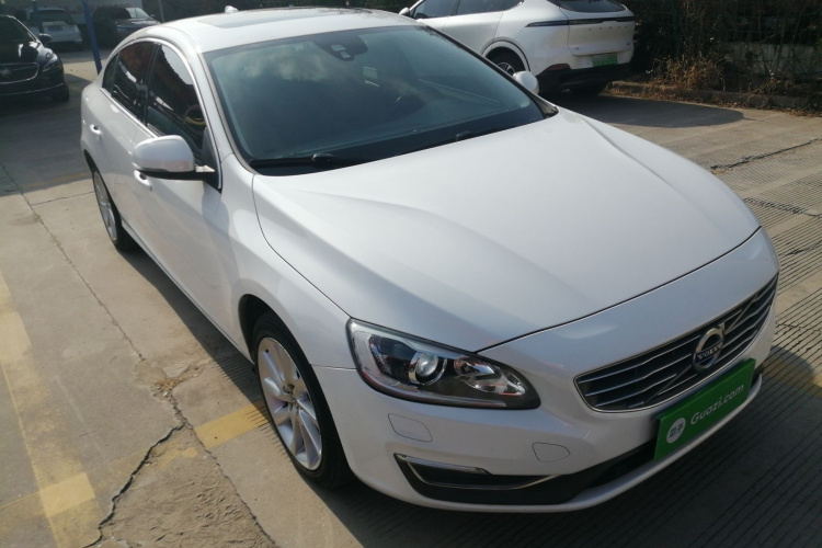沃尔沃S60 2016款 S60L T4 智远版车身外观3