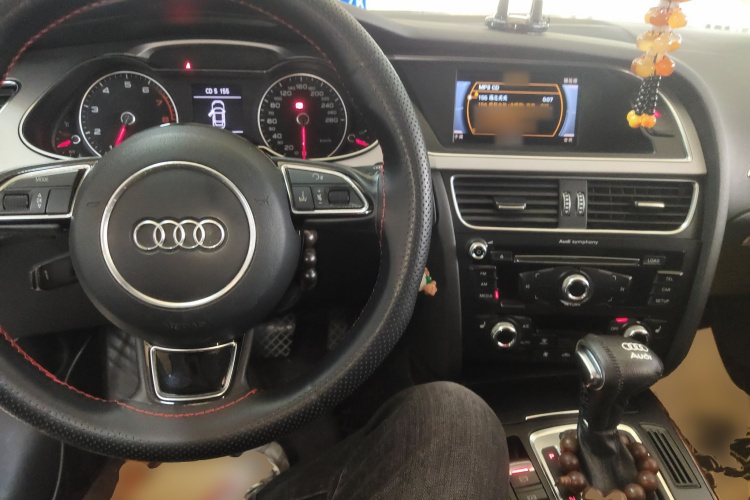 奥迪A4L 2015款 35 TFSI 自动舒适型中控内饰7002