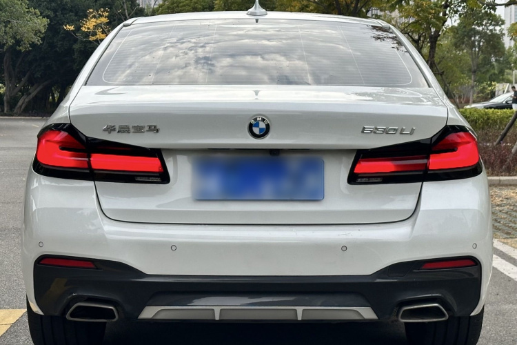 宝马5系 2023款 改款 530Li 领先型 M运动套装车身外观6