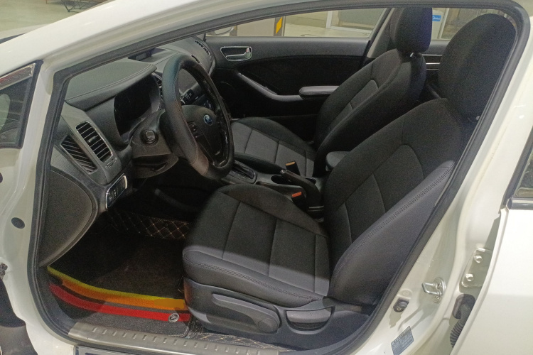 起亚K3 2015款 1.6L 自动GLS中控内饰19