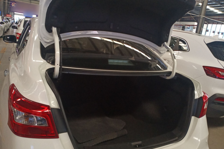 日产 轩逸 2021款 经典 1.6XL CVT豪华版机舱底盘23