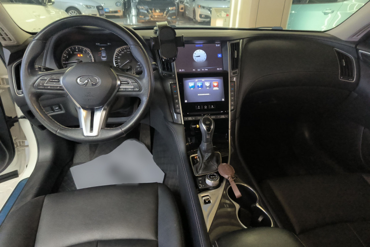 英菲尼迪Q50L 2018款 2.0T 舒适版 国VI中控内饰12