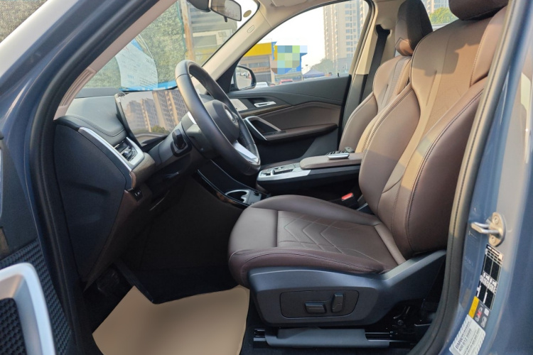 宝马iX1 2023款 xDrive30L M运动套装中控内饰19