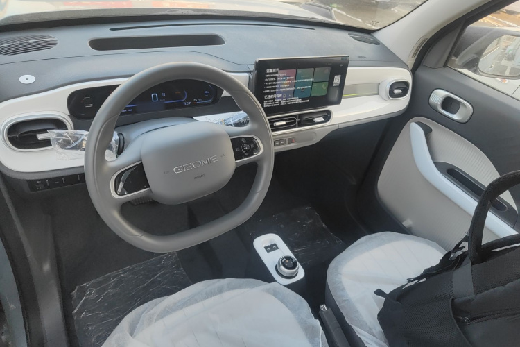 吉利银河 2025款 210km 熊猫卡丁中控内饰12