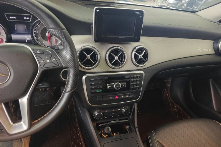 奔驰GLA 2015款 GLA 200 时尚型局部细节16